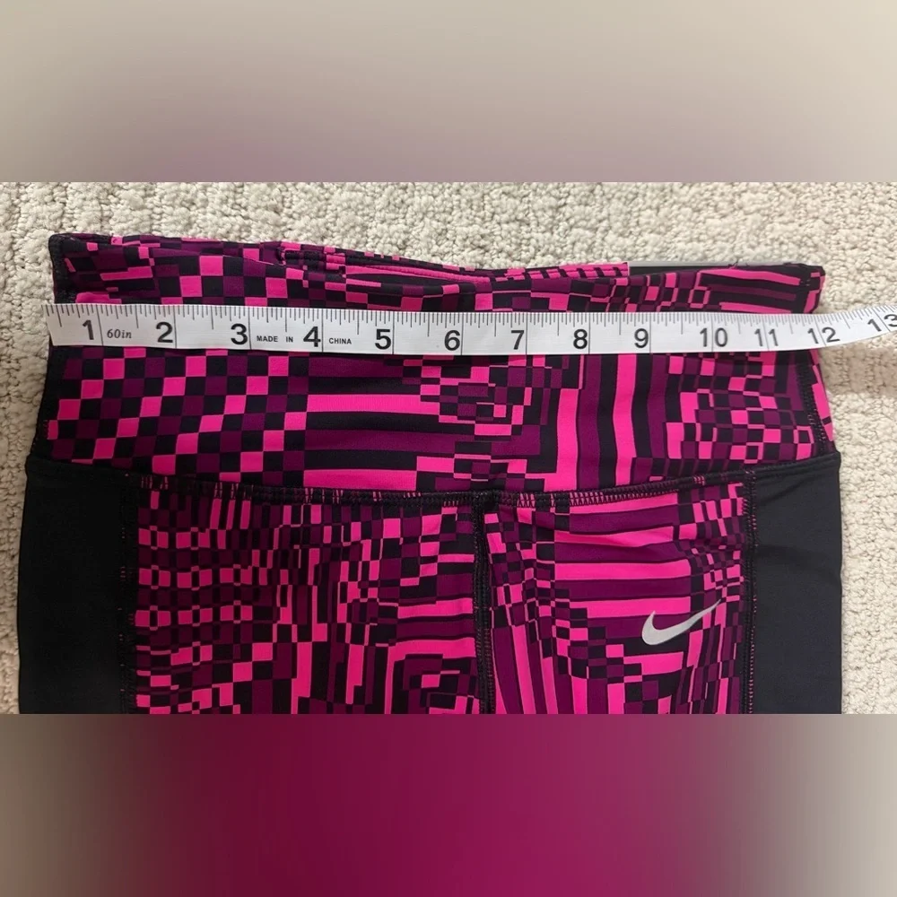 Nike Women's Pink and Black Geometric Leggings